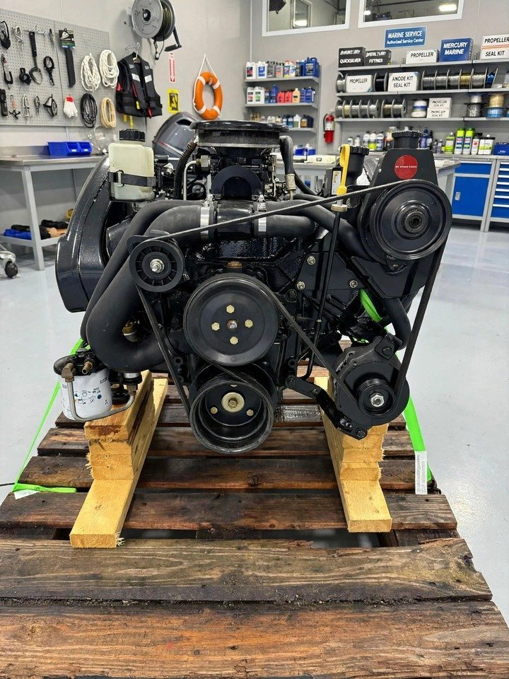 1995 MerCruiser 4.3L V6 Vortec marine engine on pallet, actual photos