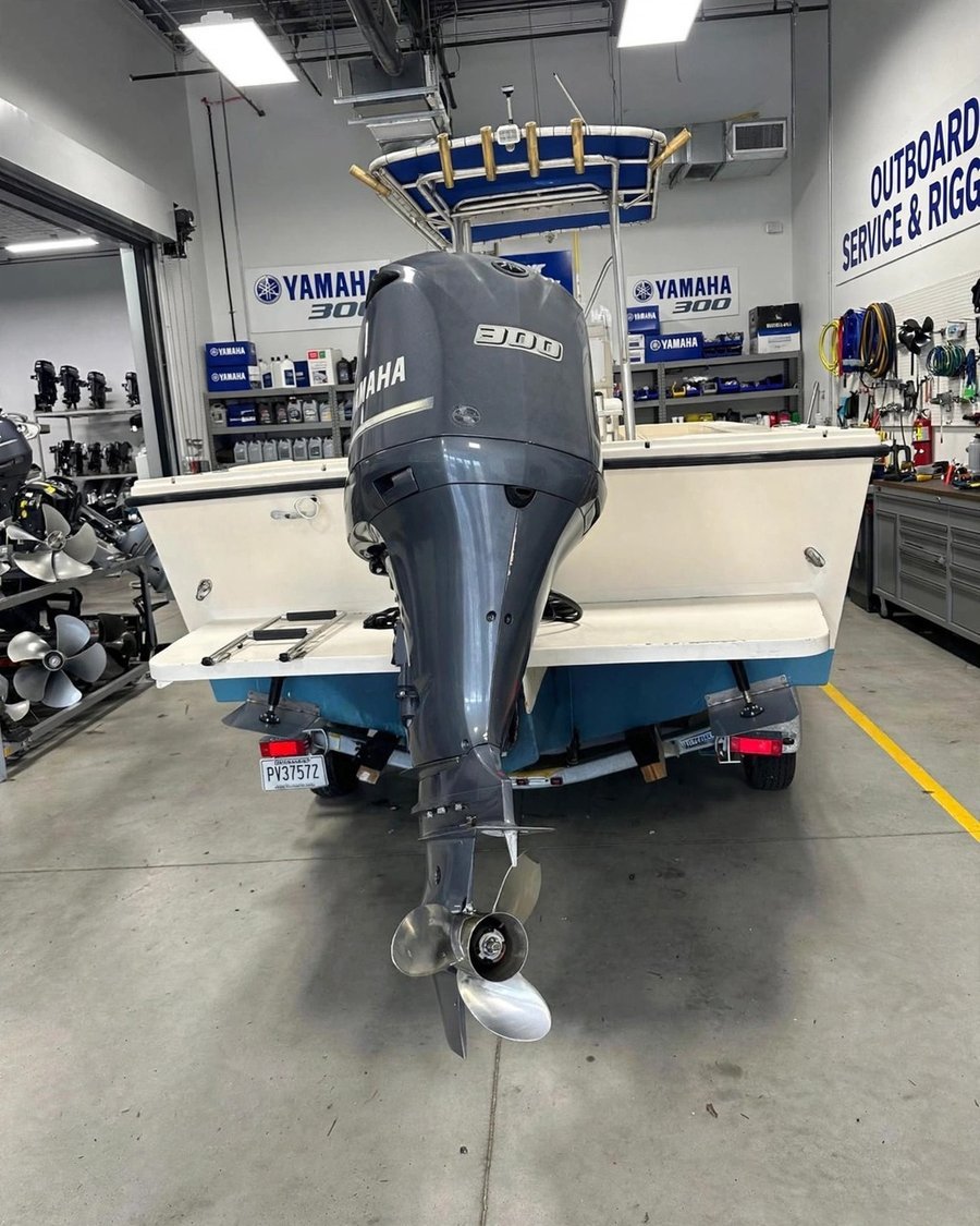 2014 Yamaha F300XCA 300HP four-stroke outboard motor, actual photos