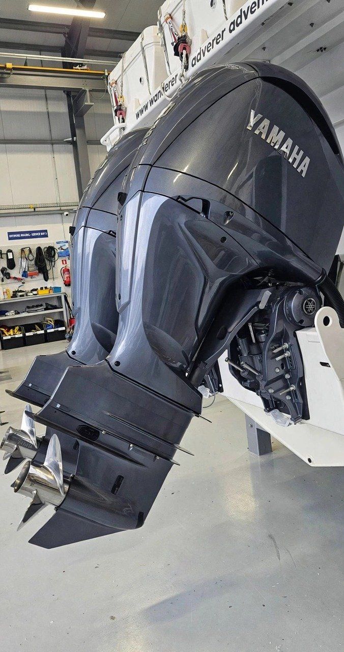 Twin 2022 Yamaha 300HP V6 4.2L outboard motors, actual photos