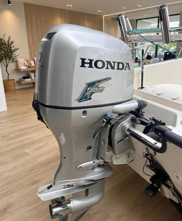 Used Honda 90HP VTEC four-stroke outboard motor, actual photos — view 2