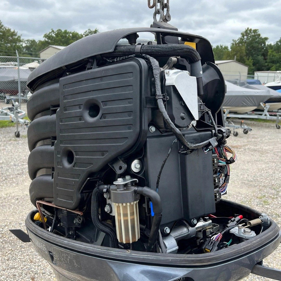 2013 Yamaha F200 200HP four-stroke outboard motor, actual photos — view 2