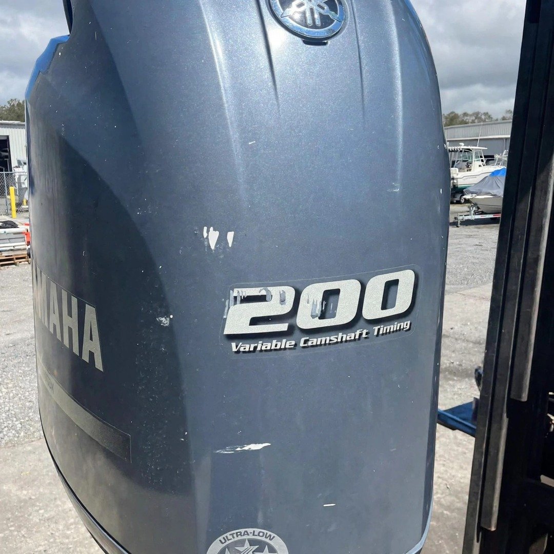 2013 Yamaha F200 200HP four-stroke outboard motor, actual photos — view 3