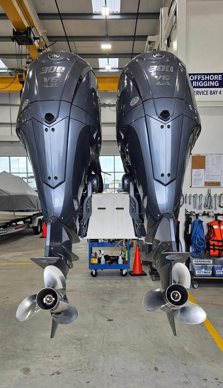 Twin 2022 Yamaha 300HP V6 4.2L outboard motors, actual photos — view 3